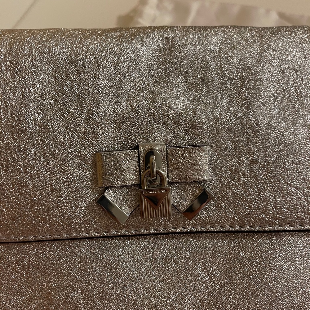 Michael Kors Leather Fold-Over Clutch / Handbag - Picture 3 of 7